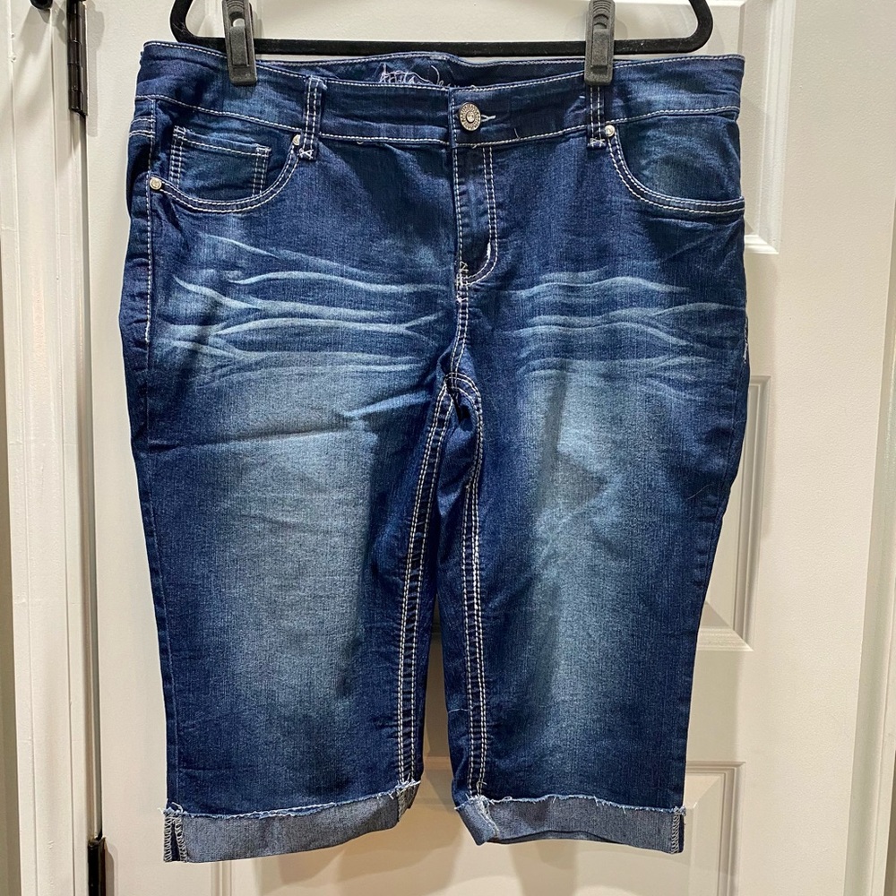 Ariya Jean Capris Size 18